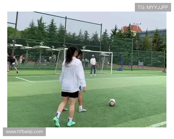 有妹妹的足球明星们:他们的亲情故事与运动生涯交织的精彩瞬间 有妹妹的足球明星们:他们的亲情故事与运动生涯交织的精彩瞬间